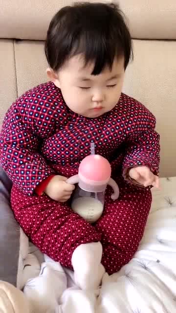 可愛的寶寶,靜如處子,動如脫兔,集可愛和搞怪于一身