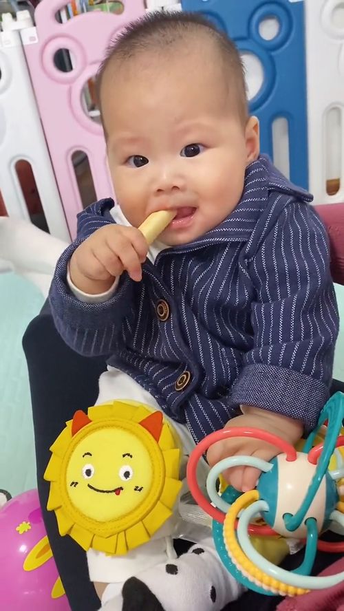 有一種可愛叫別人家的女兒 吃起來都那么可愛,干啥啥可愛 萌寶小吃貨